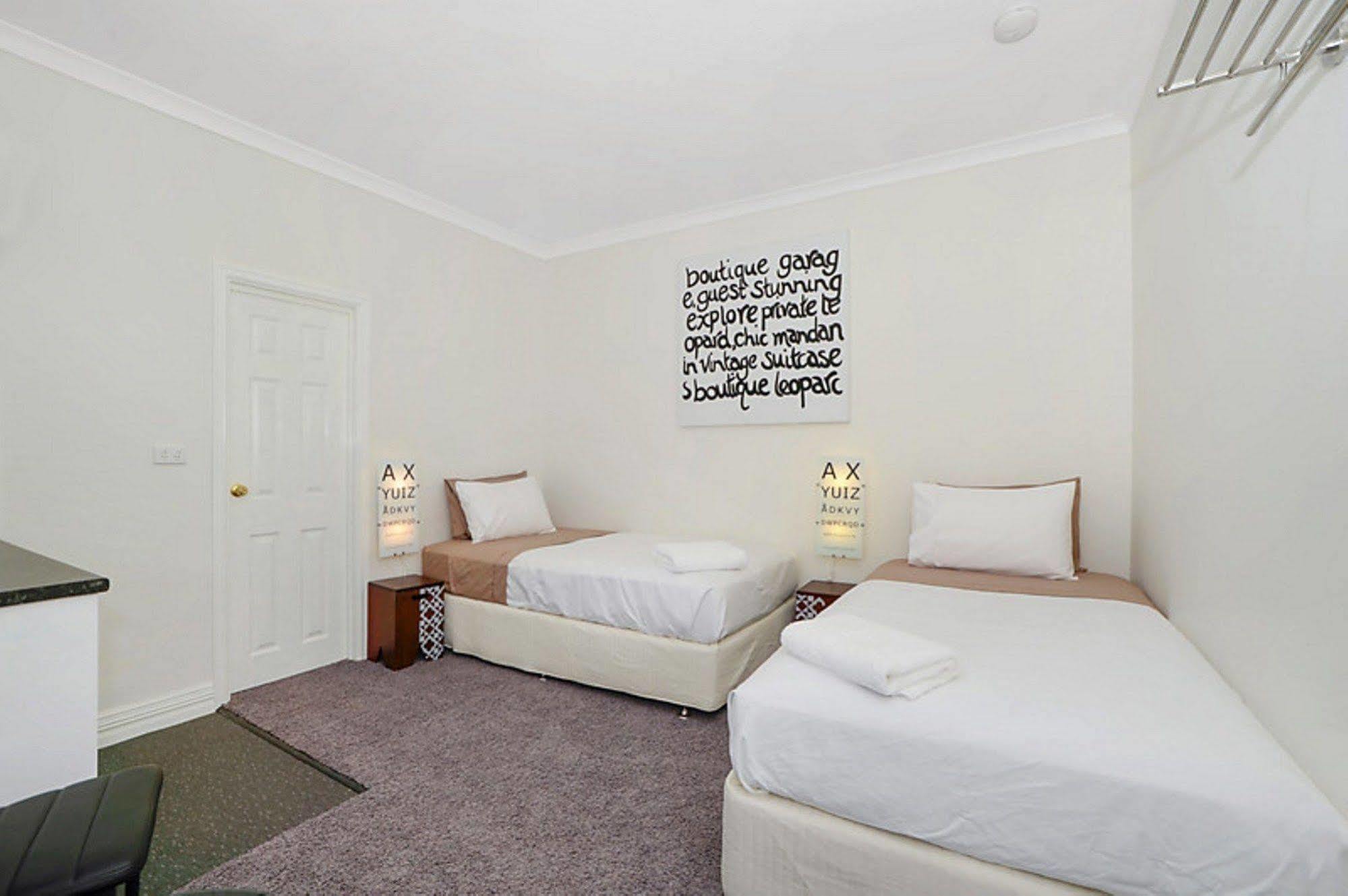 Suites On Avon York Buitenkant foto